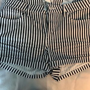 Striped woman shorts